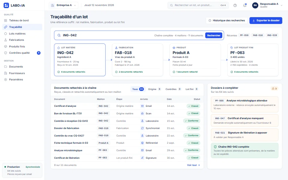 Interface Laboxia de traçabilité d’un fabricant anonymisé : recherche d’un lot, chaîne lot matière, fabrication, produit et lot fini, documents rattachés.